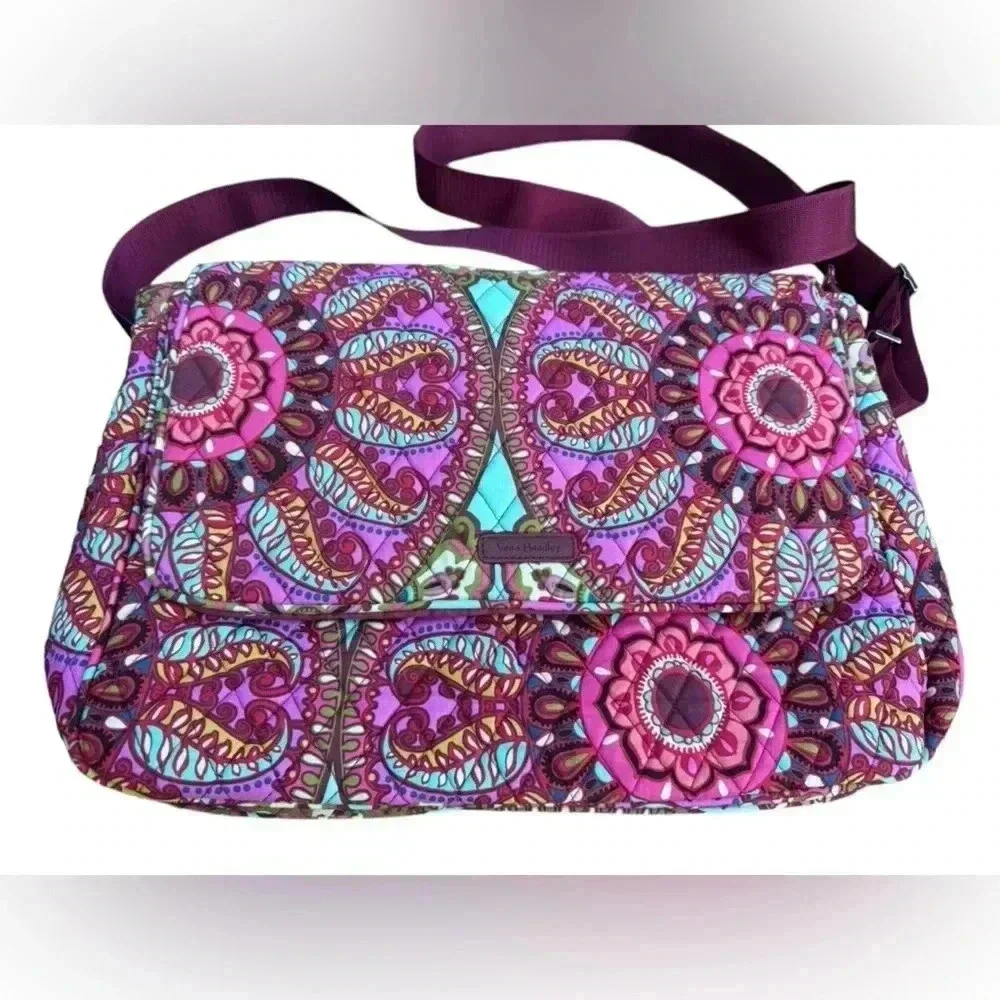 Vera Bradley essential messenger bag resort medallion